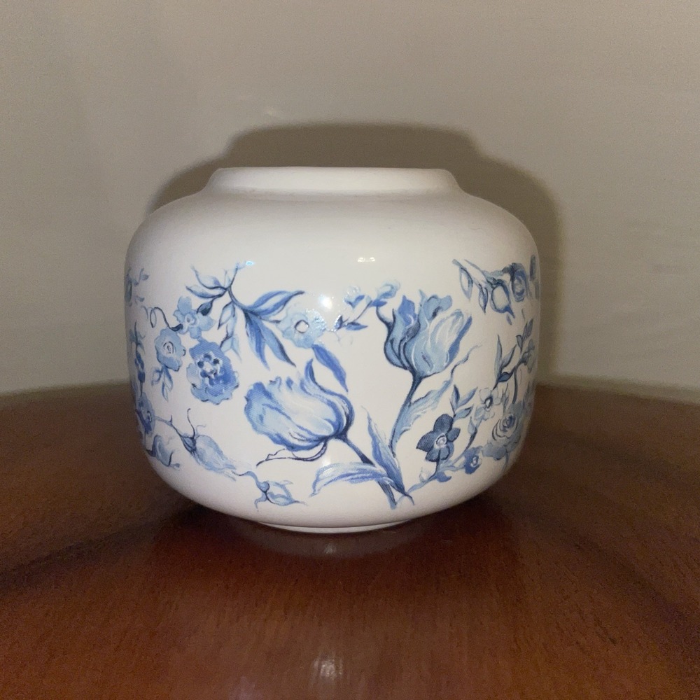 Christina Signed Vase Classic Blue & White‎ Floral Pattern Ceramics